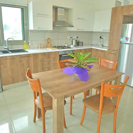 Emerald House ~generously Welcoming~ Nicosia